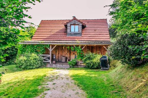 Chalet charmant à Marigny-l'Église avec cheminée gîte à louer Chalaux
