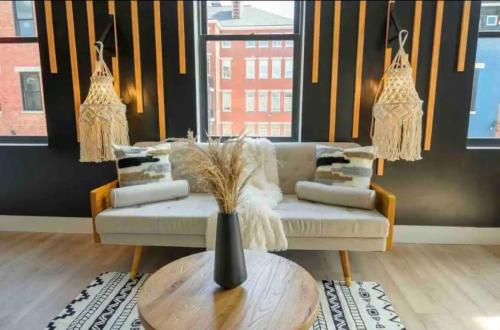 Prime OTR, Steps to TQL Stadium, Findlay & Free Light Rail, Lux King Bed, 55in Smart TV in Cincinnati, USA