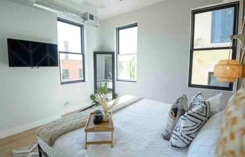 Prime OTR, Steps to TQL Stadium, Findlay & Free Light Rail, Lux King Bed, 55in Smart TV in Cincinnati, USA
