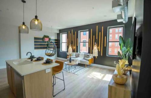 Prime OTR, Steps to TQL Stadium, Findlay & Free Light Rail, Lux King Bed, 55in Smart TV in Cincinnati, USA