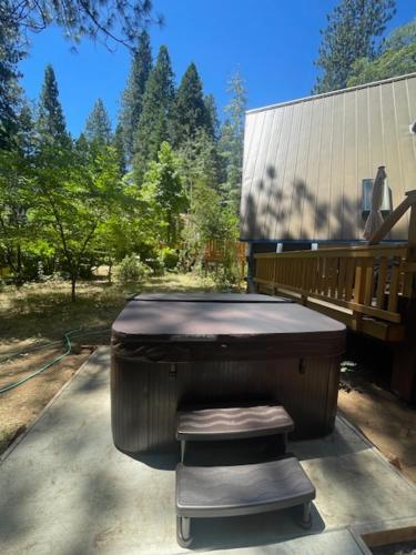Cozy Chalet - Hot Tub with Meadow Views - Family & Pets, Fire Pit & BBQ, Arnold (zdjęcie 9)