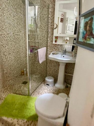 Grand appartement familial Parisien, avec balcon et parking, Paris (photo 8)