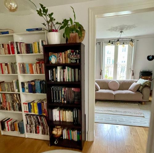 Grand appartement familial Parisien, avec balcon et parking, Paris (photo 10)
