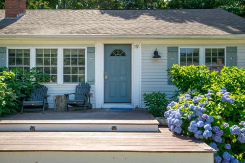 Fully Renovated Walk to Scargo Lake in 東丹尼斯 (MA)