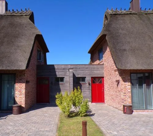 Reetdorf Geltinger Birk Malerhaus Wollgras in Nieby, Deutschland