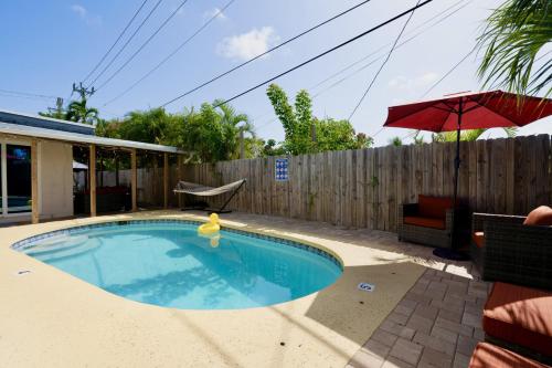 NEW Pool Game Room Outside Games 3 miles to beach in Pompano Beach, USA