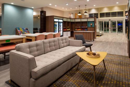 Lobby, Holiday Inn & Suites Orlando I-Drive - Theme Parks by IHG in Lake Bryan