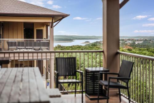 Hollows Hilltop Condo in Jonestown, USA