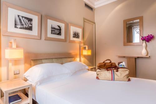 Hotel Duret Paris Champs Elysées, Париж