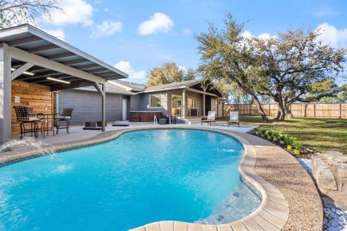 Spicewood Pool House in Spicewood, USA