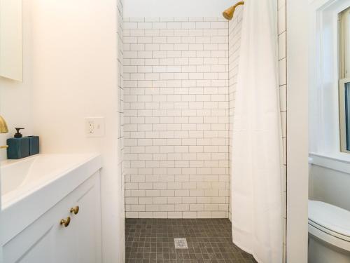 Highfall Hideaway Your Cozy Escape,wi-fi,tv-pets in Rochester, USA