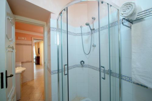 One-Bedroom Apartment image 1