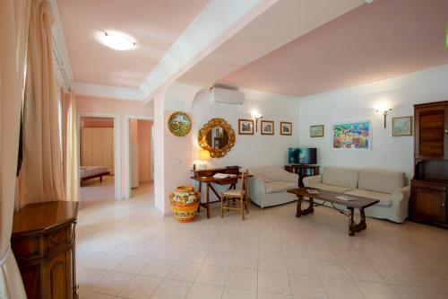 One-Bedroom Apartment image 3