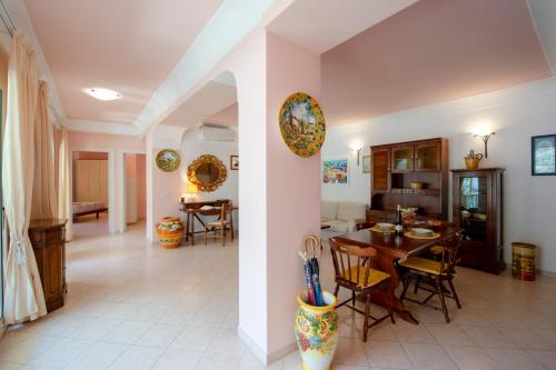 One-Bedroom Apartment image 4