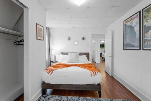 5BR 3BA Family Retreat 2 Blocks from Beach in Atlantic City, USA