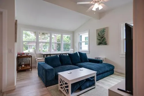 Newly Renovated Duplex, Upper Unit, 4th row from the beach photo 2