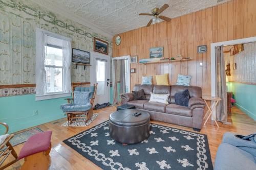 Historic Houghton Lake Getaway Near Shoreline in Houghton Lake, USA