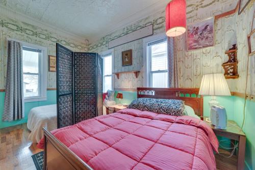 Historic Houghton Lake Getaway Near Shoreline in Houghton Lake, USA
