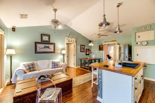Walk to Pier Bayside Getaway with Screened Balcony in Bayside, USA