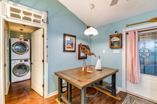 Walk to Pier Bayside Getaway with Screened Balcony in Bayside, USA