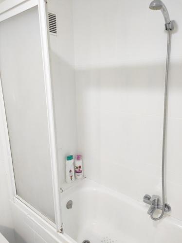 ฝักบัว, Piso compartido DELYRENT, zona CorteInglés (Piso compartido DELYRENT, zona CorteIngles) in ฮาเอน