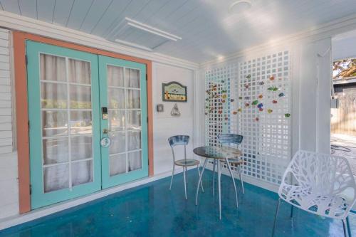 2BR at Lecom Park Downtown Beaches & Ample Parking Space, Bradenton