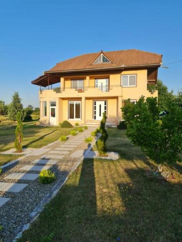 Viesnīcas āriene, Casa din povesti in Aninişu De Vale