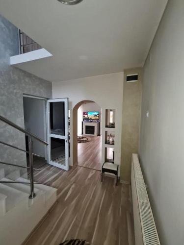 Vestabils, Casa din povesti in Aninişu De Vale