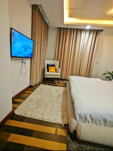 One bedroom gold crest apartment - image 9