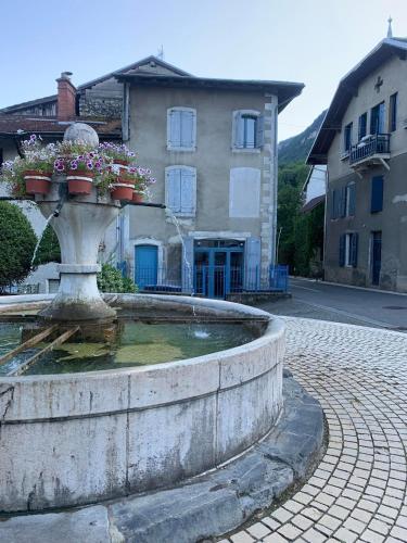 Chambre privée dans maison de village