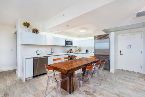 Direct Ocean View 2 Bedroom located at 1 Hotel & Homes -1122 - image 10