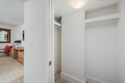 Direct Ocean View 2 Bedroom located at 1 Hotel & Homes -1122 - image 6