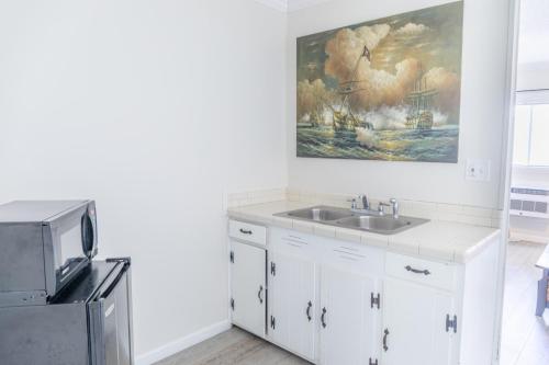 Atlantis Inn - Tybee Island - image 6