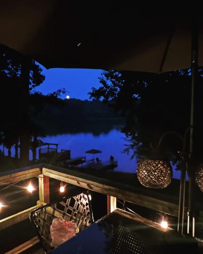 Charming Romantic Lakefront Cottage or Guest Room Depending on Availability Near Golf in Anderson (SC)