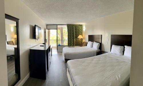 Days Inn & Suites by Wyndham Davenport - image 25