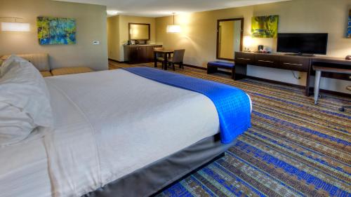 Holiday Inn & Suites Tupelo North, an IHG Hotel