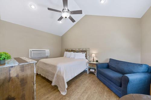Blanco Riverside Cottages in Blanco, USA