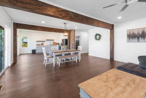 RiverSuite1 - A mesmerizing river and bridge view. in Russell, USA