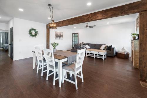 RiverSuite1 - A mesmerizing river and bridge view. in Russell, USA