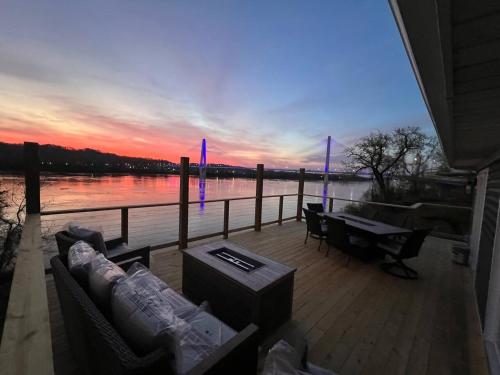 RiverSuite2 - A the view that soothes a soul. in Russell, USA