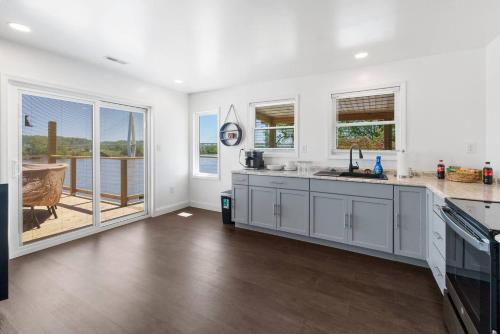 RiverSuite2 - A the view that soothes a soul. in Russell, USA