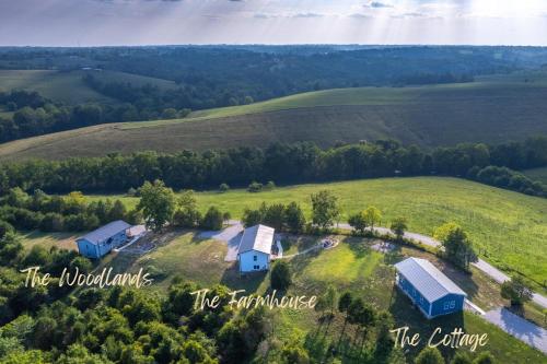 100 Acre Relaxing Retreat Near Ark- The Farmhouse in Williamstown, USA