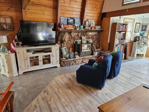 Big Bear Burrow in Woodlands, USA