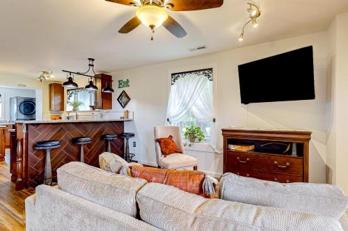 254 & 256 Hoots Hideaway Cottage & Hoots Log Cabin - Full Property, Hendersonville (foto 4)