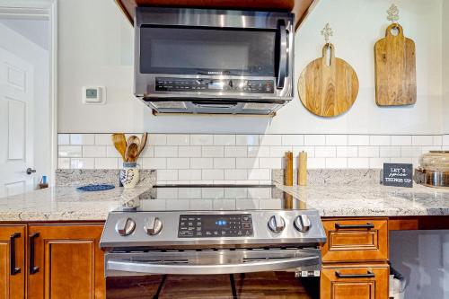 254 & 256 Hoots Hideaway Cottage & Hoots Log Cabin - Full Property, Hendersonville (foto 5)