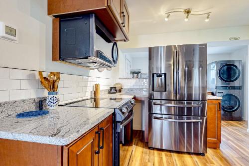 254 & 256 Hoots Hideaway Cottage & Hoots Log Cabin - Full Property, Hendersonville (foto 6)