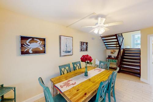 Palm Breeze Retreat 320 & 330 in Key Colony Beach, USA