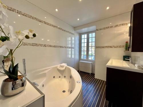Vannas istaba, Le domaine de Brie in Chatillon-la-Borde