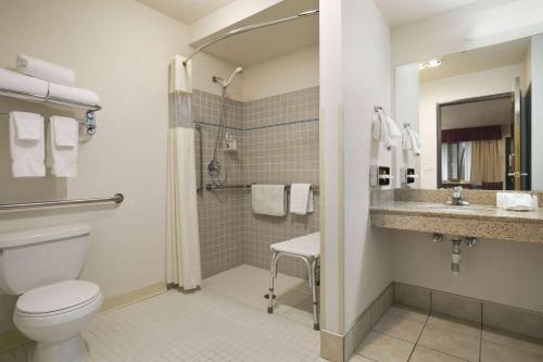 Baymont by Wyndham Seattle/Kirkland WA - image 11