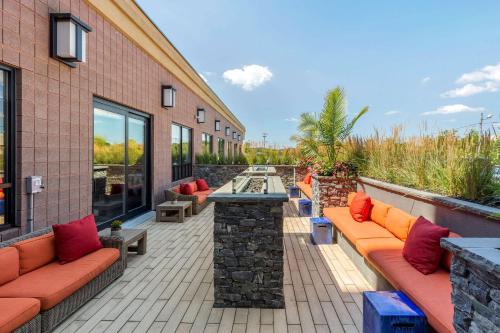 Swimming pool, Comfort Inn & Suites Logan International Airport in Boston (MA)